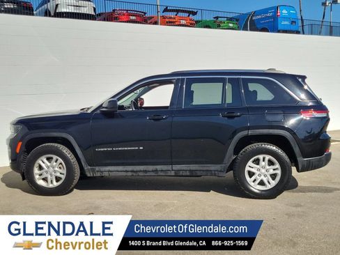 Used 2023 Jeep Grand Cherokee Laredo AWD/4WD image 14