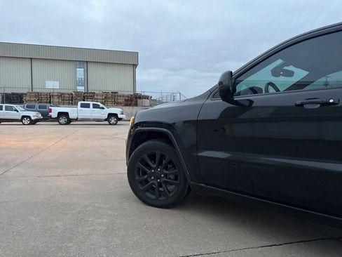 Used 2020 Jeep Grand Cherokee Altitude image 17