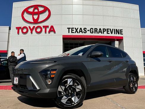 Used 2025 Hyundai Kona SEL image 2