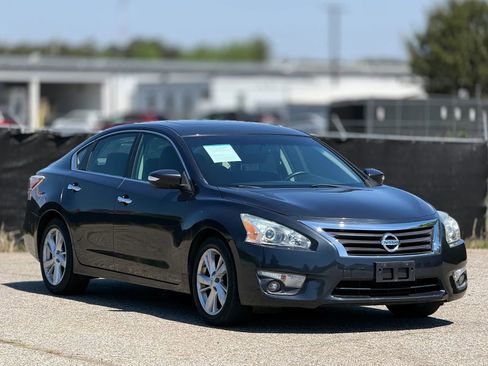 Used 2014 Nissan Altima 2.5 SV w/ Convenience Package image 1