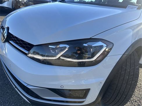 Used 2018 Volkswagen Golf Alltrack SEL image 31