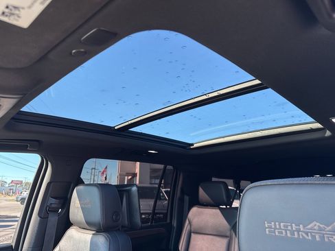 Used 2021 Chevrolet Suburban High Country w/ Premium Package image 46