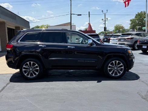 Used 2018 Jeep Grand Cherokee Overland AWD/4WD image 2