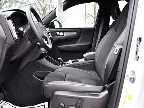 Certified 2025 Volvo XC40 B5 Plus image 13