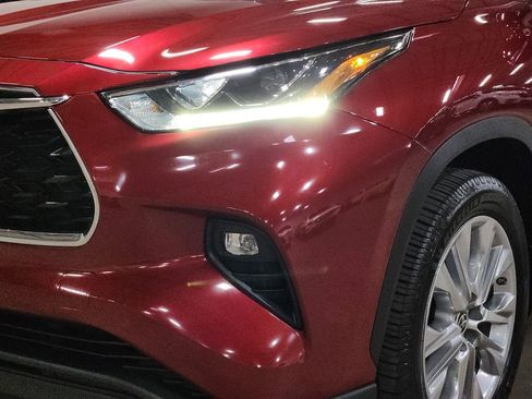 Used 2021 Toyota Highlander Limited image 14
