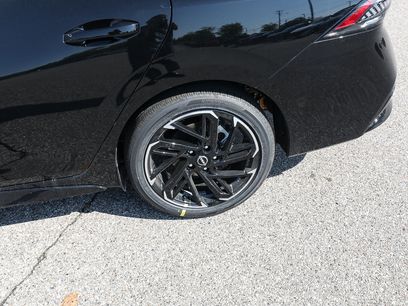 New 2027 Nissan Sentra SR w/ Floor Mat Package