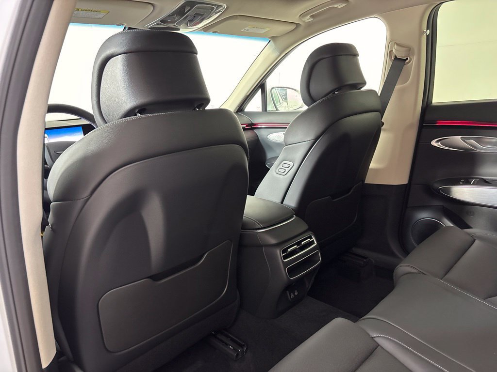 New 2027 Genesis GV70 2.5T Select AWD/4WD image 19