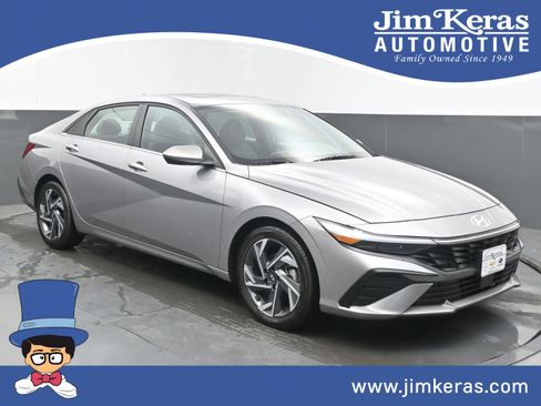 Used 2025 Hyundai Elantra SEL FWD image 1