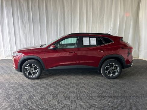 Used 2024 Chevrolet Trax LT FWD image 25