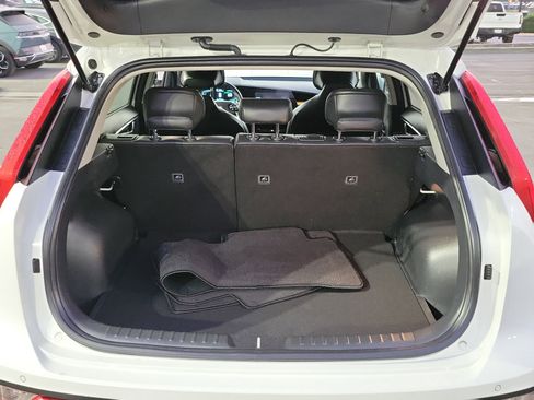 Used 2023 Kia Niro EX image 17