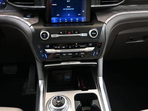 Used 2020 Ford Explorer Platinum w/ Premium Technology Package AWD/4WD image 29