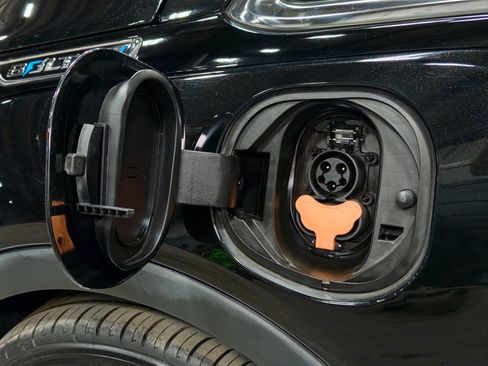 Used 2017 Chevrolet Bolt LT image 5