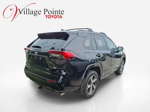 Used 2021 Toyota RAV4 SE w/ Weather & Moonroof Package AWD/4WD image 4
