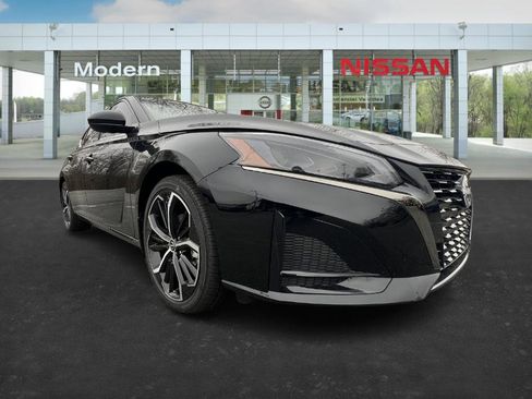 New 2025 Nissan Altima 2.5 SR image 16