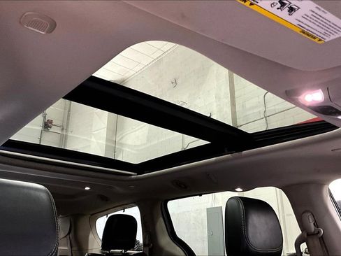 Used 2022 Chrysler Pacifica Limited image 21