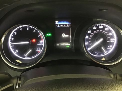 Used 2019 Toyota Camry SE w/ Convenience Package image 11