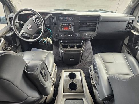 Used 2017 GMC Savana 2500 RWD image 30