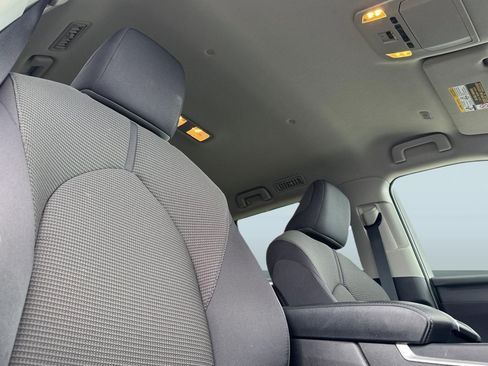 Used 2025 Toyota Highlander LE FWD image 27