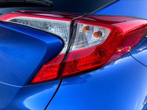 Used 2022 Toyota C-HR XLE image 29