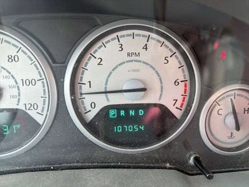 Used 2010 Chrysler Town & Country Touring image 13