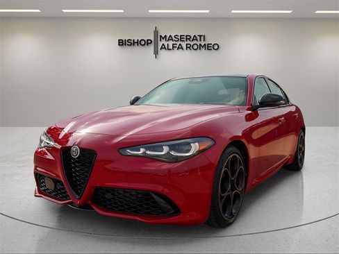 New 2025 Alfa Romeo Giulia Intensa w/ Driving Assist Package image 3