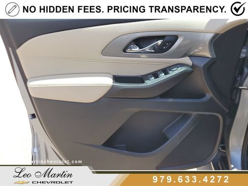 Used 2023 Chevrolet Traverse LS FWD image 17