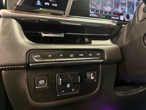 Used 2021 Cadillac Escalade ESV Sport Platinum image 33