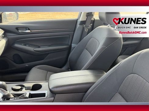 Used 2025 Nissan Altima 2.5 SV image 5