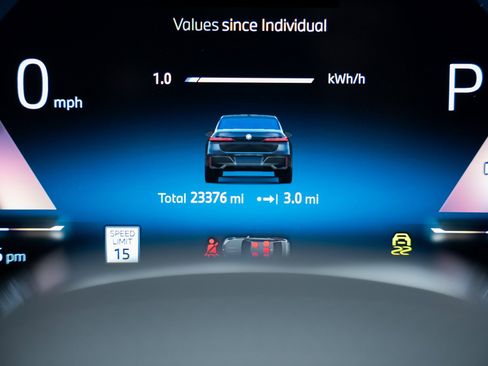 Used 2023 BMW i7 xDrive60 w/ Executive Package 2 image 46