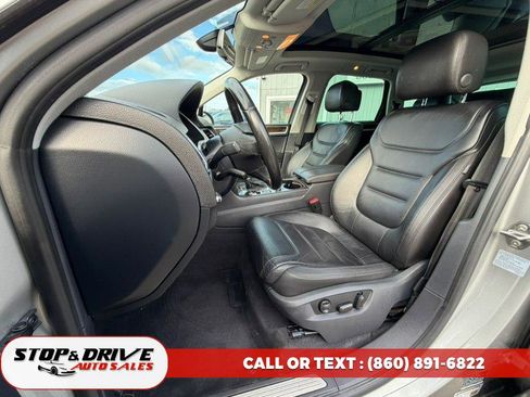 Used 2013 Volkswagen Touareg Hybrid AWD/4WD image 14