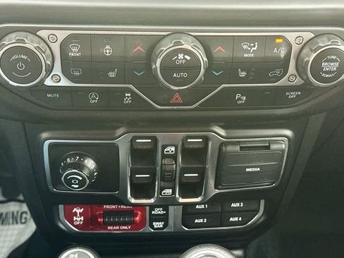 Used 2022 Jeep Wrangler Unlimited Rubicon w/ LED Lighting Group image 18