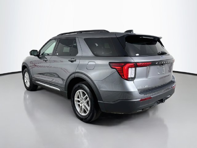Used 2025 Ford Explorer Active AWD/4WD image 5
