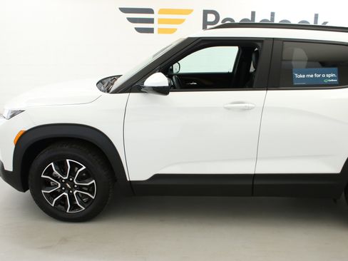 Certified 2023 Chevrolet TrailBlazer ACTIV w/ Sun and Liftgate Package FWD image 2