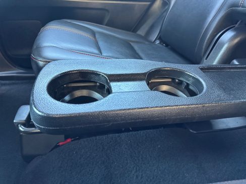 Used 2019 Toyota Highlander SE w/ Carpet Mat Package (TMS) FWD image 22