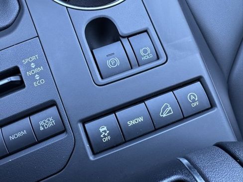 Used 2022 Toyota Highlander XLE image 21