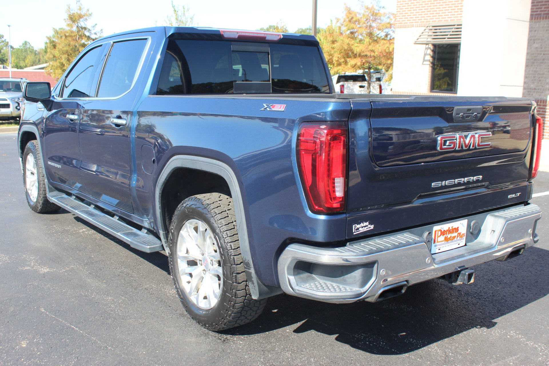 Used 2019 GMC Sierra 1500 SLT w/ SLT Premium Plus Package AWD/4WD image 9