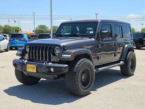 Used 2021 Jeep Wrangler Unlimited Sahara AWD/4WD image 7