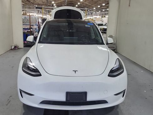 Used 2023 Tesla Model Y Long Range AWD/4WD image 2