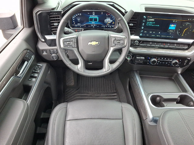 Used 2025 Chevrolet Silverado 2500 LTZ w/ LTZ Convenience Package AWD/4WD image 3