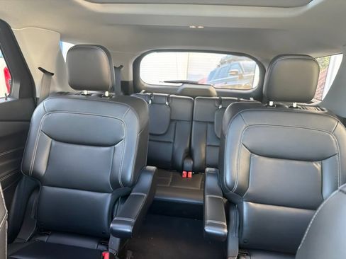 Used 2023 Ford Explorer XLT w/ Equipment Group 202A AWD/4WD image 13