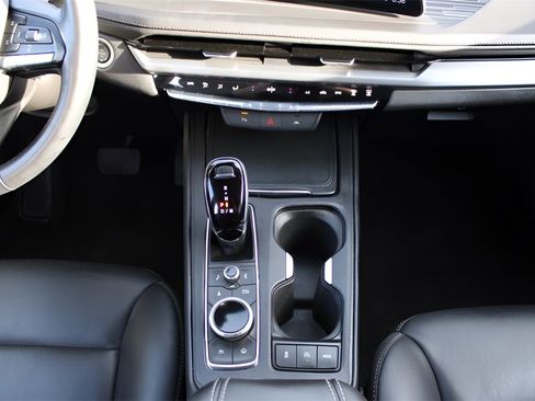 Used 2025 Cadillac XT4 Premium Luxury image 22