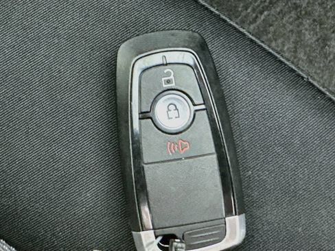 Used 2020 Ford Edge SE FWD image 34