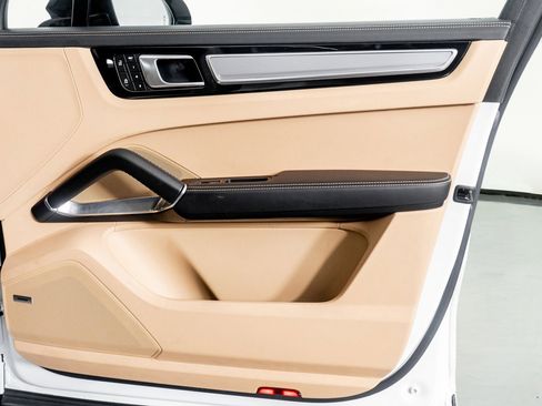 Used 2023 Porsche Cayenne Turbo w/ Premium Package Plus (PI3) image 42