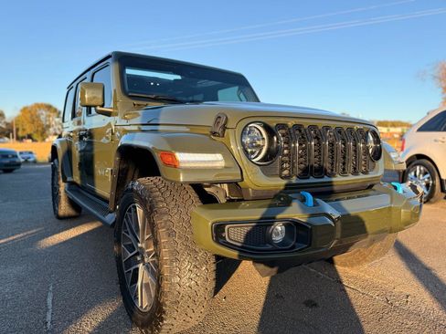 Used 2024 Jeep Wrangler High Altitude AWD/4WD image 18