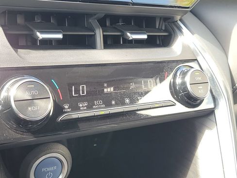 Certified 2021 Toyota Venza XLE w/ Softex Package AWD/4WD image 16