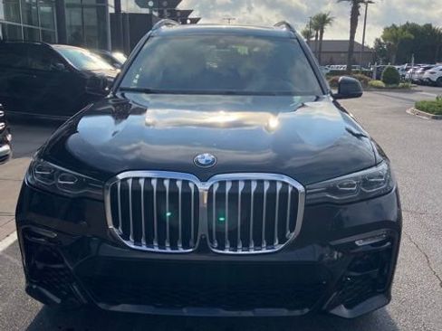 Used 2021 BMW X7 xDrive40i w/ M Sport Package AWD/4WD image 2