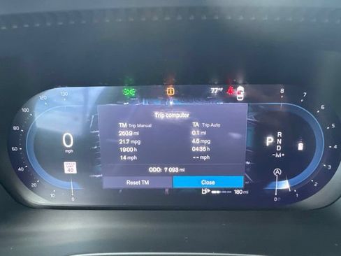 Used 2025 Volvo XC40 B5 Plus AWD/4WD image 24