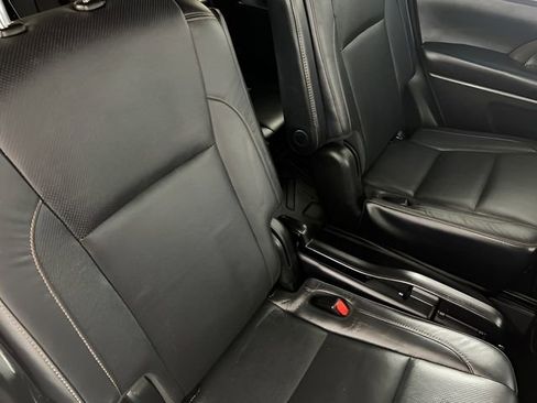 Used 2018 Toyota Highlander Limited image 34