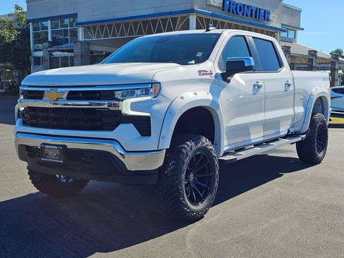 Used 2024 Chevrolet Silverado 1500 LT w/ Z71 Off-Road Package AWD/4WD image 7