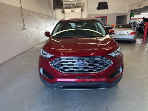 Used 2019 Ford Edge SEL w/ Equipment Group 201A AWD/4WD image 2